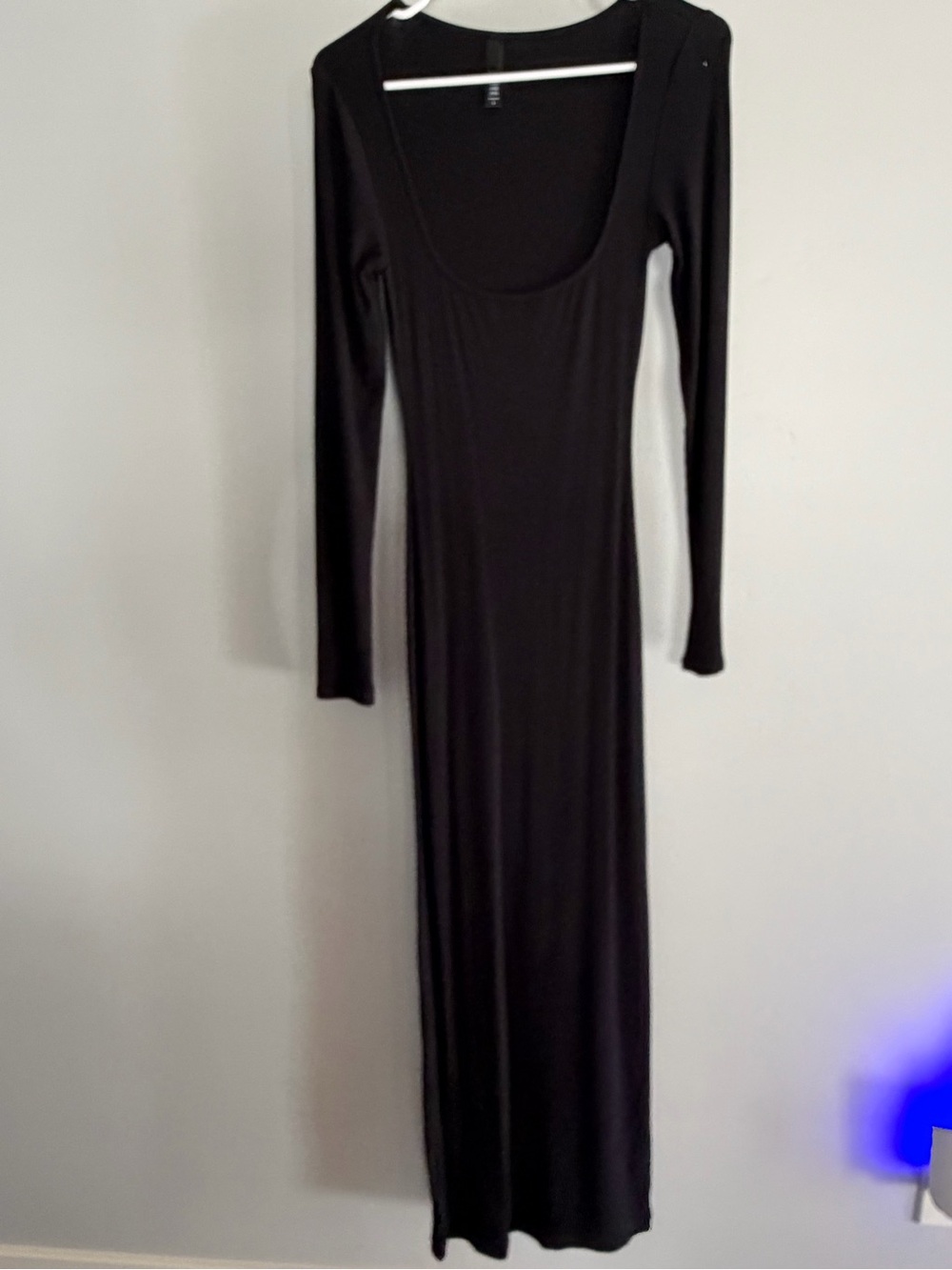 SKIMS SOFT LOUNGE LONG SLIP DRESS - Onyx (Black scoop neck long sleeve) - Picture 3 of 3